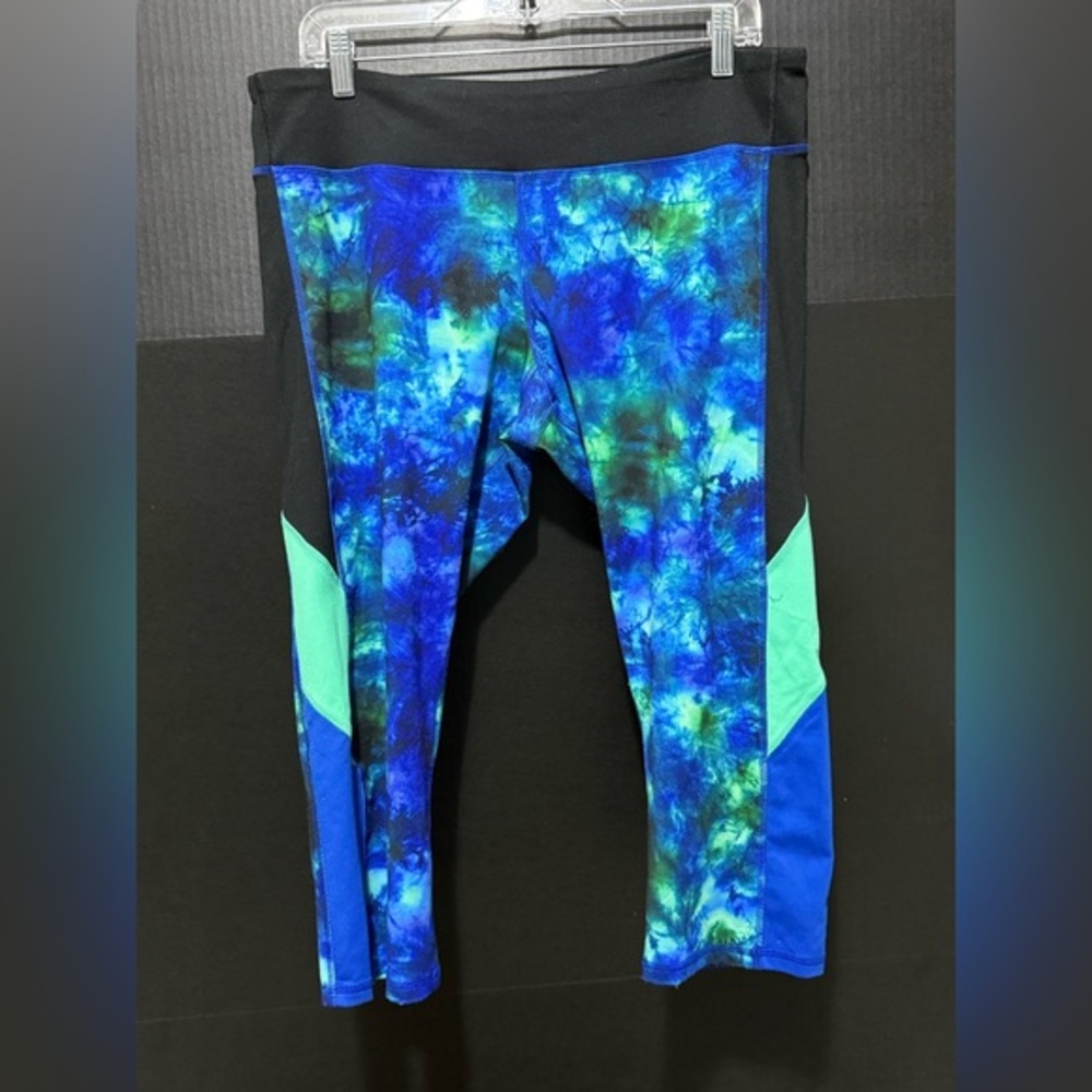 🎋C9 by Champion DuoDry+ Bold & Funky Capri Leggings